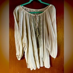 Lightweight peasant style top